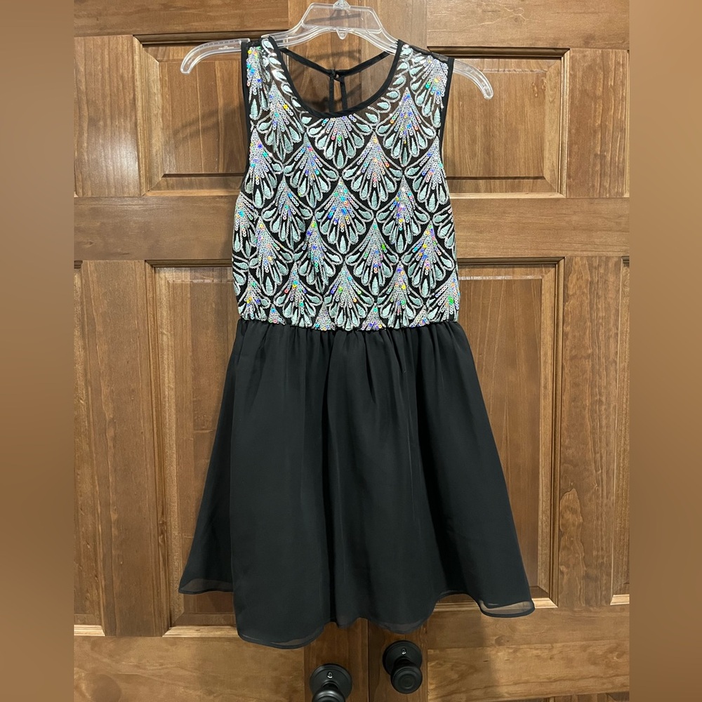 Love Reign Women’s Black and Silver Sequins Mini Party Dress, Size 7